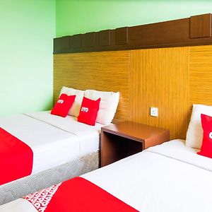 Oyo 89408 Royal Hotel